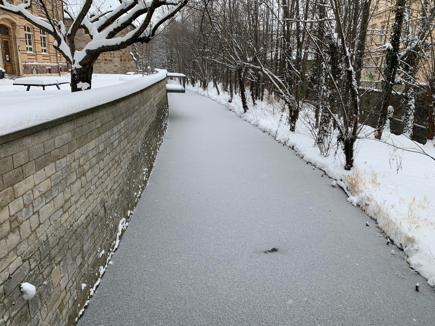 Fast komplett zugefrorener Geraseitenarm, Meister Eckehart Straße